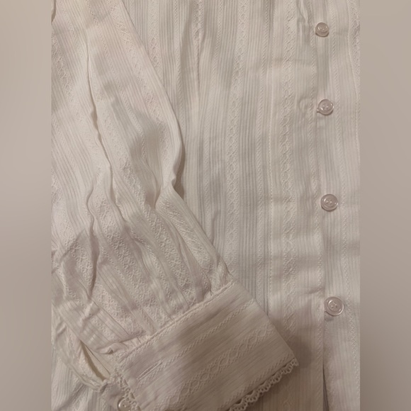 White shirt - Picture 3 of 9